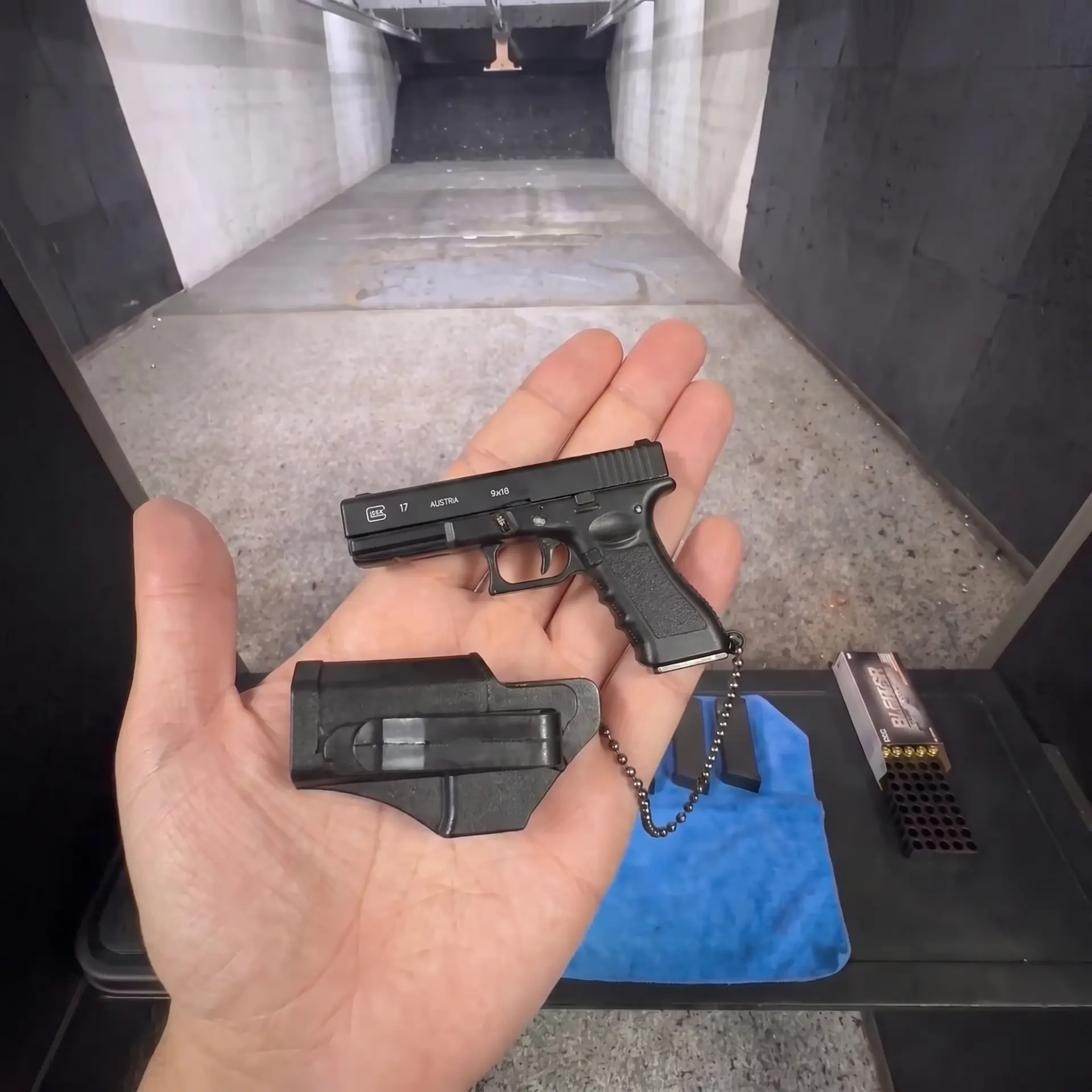 GRIMWERK G17 keychain in Black